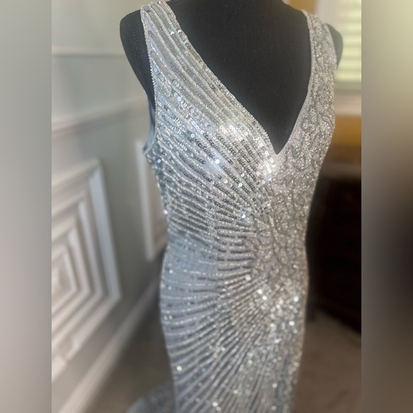 Silver Beaded Floral Sleeveless Gown - Picture 14 of 17